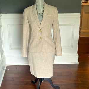 Banana Republic size 4 petite skirt suit. Fully lined. Necklace not included